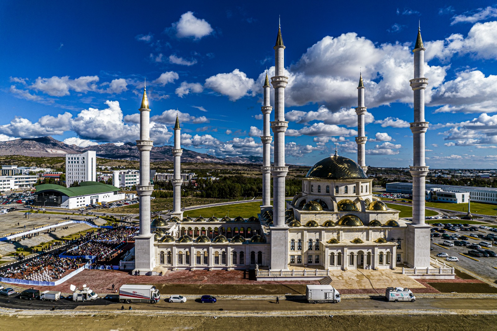 Cuma sözleri, insanların gönüllerine dokunarak manevi bir etki bırakır ve haftanın yorgunluğunu geride bırakmalarına yardımcı olur.